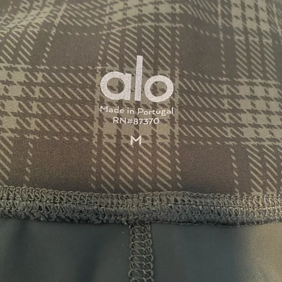 ALO leggings checkered with Cute reflective strip down both sides - Picture 5 of 7